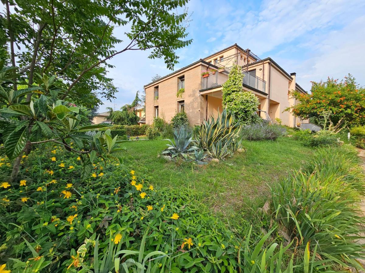 Villa Casa Vincenzo 130 Mq Con Portico Ed Ingresso Esclusivo Dal Giardino Felino Exterior foto
